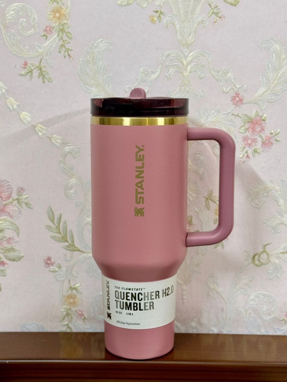 Premium Stanley Cup Pro Tour Flip Lid System and 100 percent Leak proof Design