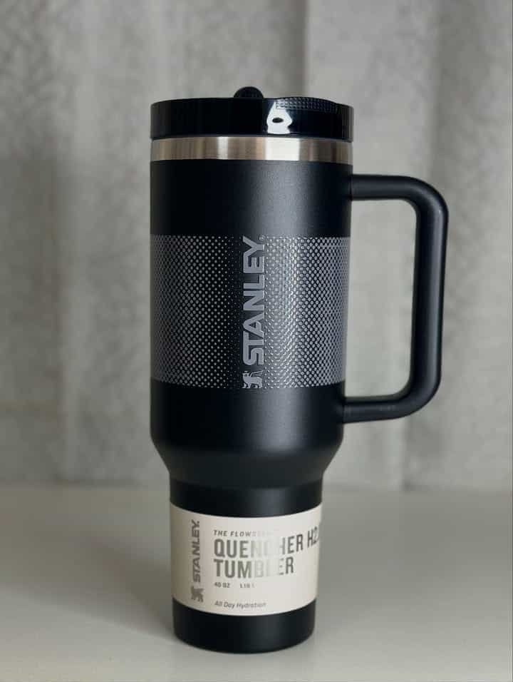 Premium Stanley Cup Pro Tour Flip Lid System and 100 percent Leak proof Design