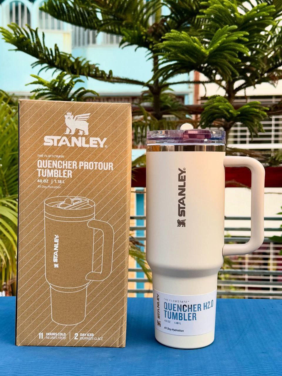 Premium Stanley Cup Pro Tour Flip Lid System and 100 percent Leak proof Design