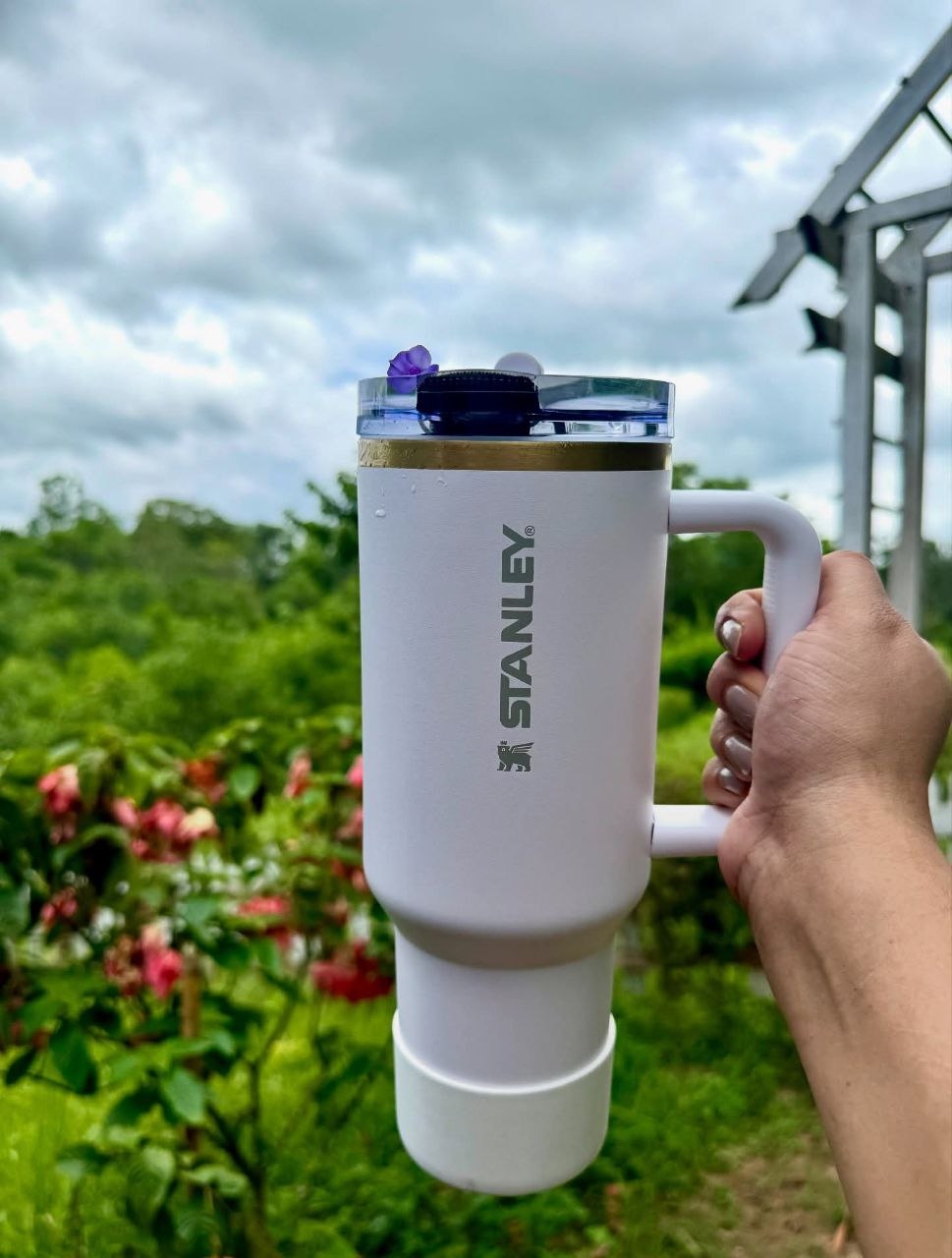 Premium Stanley Cup Pro Tour Flip Lid System and 100 Leak proof Design