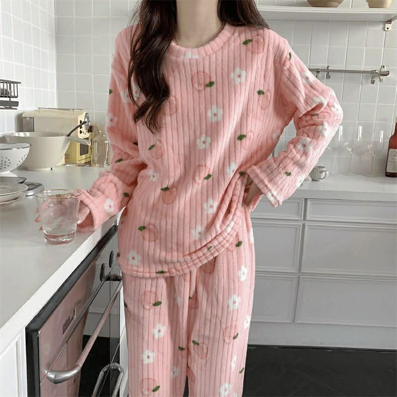 Women's Flower & Peach Print Long Sleeve Plush Pajama Suit for Winter Nightwear