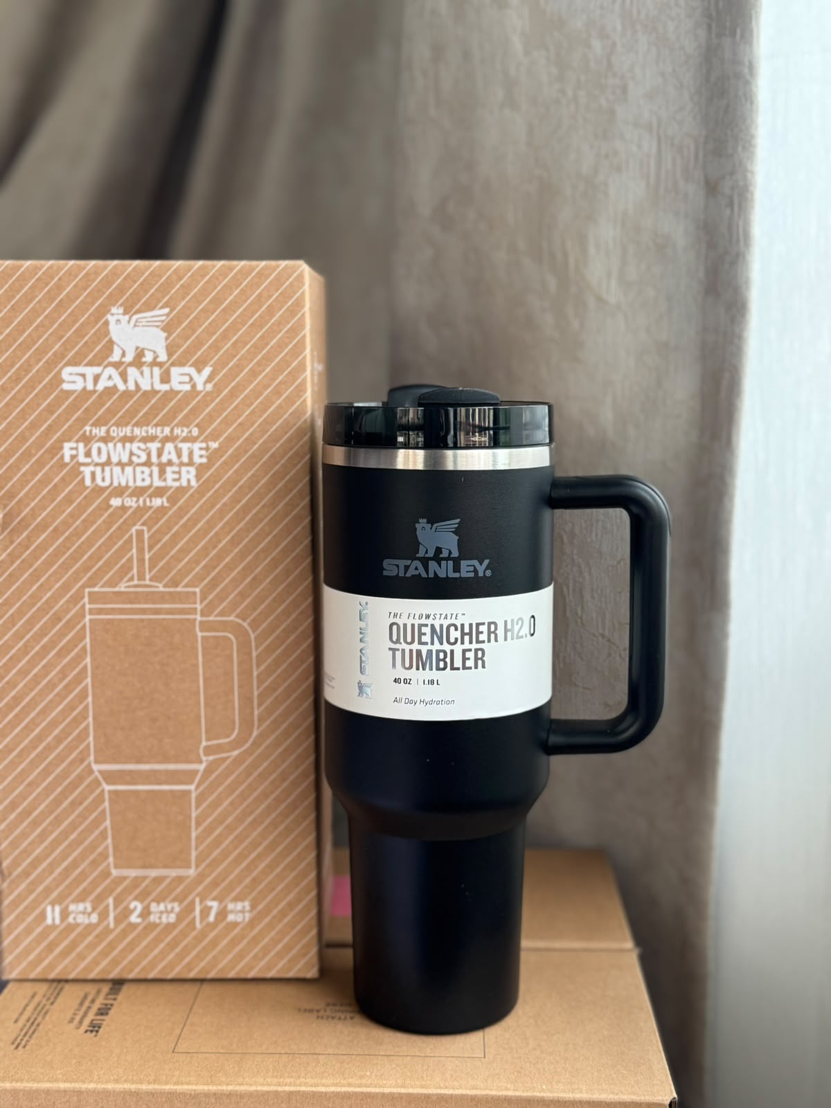 The Stanley Quencher H2.0 FlowState Tumbler black
