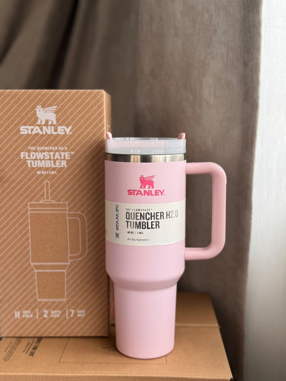 The Stanley Quencher H2.0 FlowState Tumbler baby pink