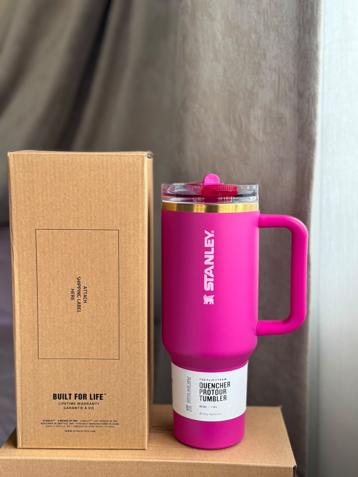 Premium Stanley Cup Pro Tour Flip Lid System and 100 percent Leak proof Design