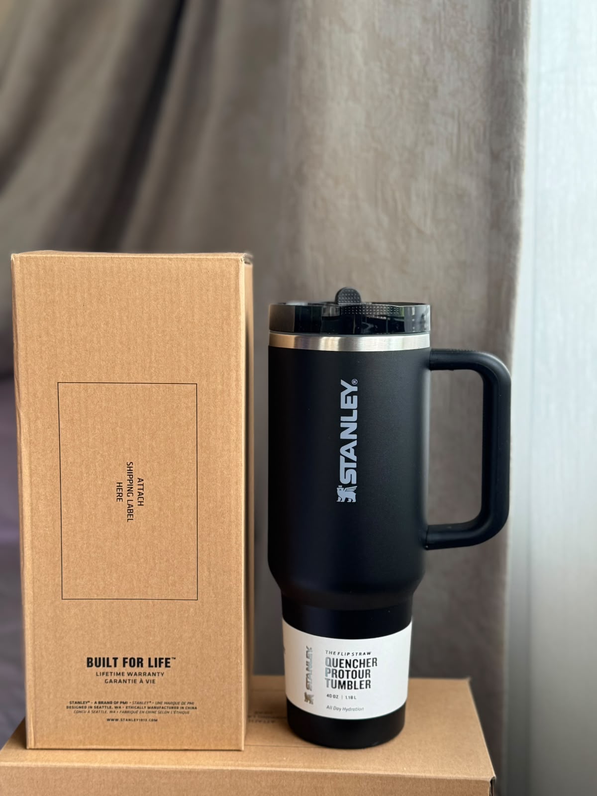 Premium Stanley Cup Pro Tour Flip Lid System and 100 percent Leak proof Design
